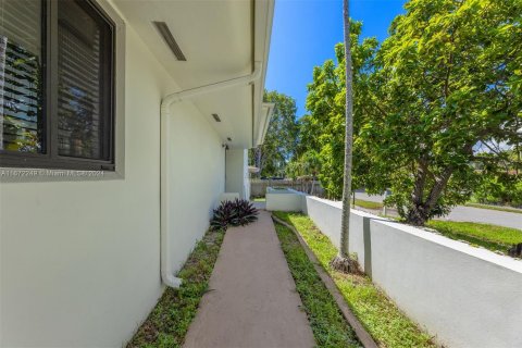 Casa en venta en Miami, Florida, 5 dormitorios № 1394701 - foto 19