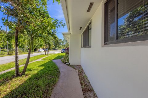 Villa ou maison à vendre à Miami, Floride: 5 chambres № 1394701 - photo 30