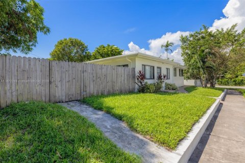 House in Miami, Florida 5 bedrooms № 1394701 - photo 28