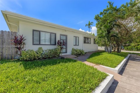 Villa ou maison à vendre à Miami, Floride: 5 chambres № 1394701 - photo 24