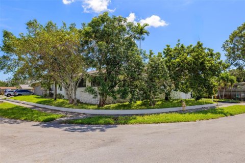 Villa ou maison à vendre à Miami, Floride: 5 chambres № 1394701 - photo 6