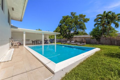 Casa en venta en Miami, Florida, 5 dormitorios № 1394701 - foto 15