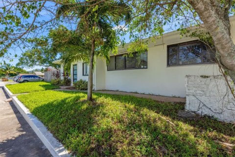 Villa ou maison à vendre à Miami, Floride: 5 chambres № 1394701 - photo 26