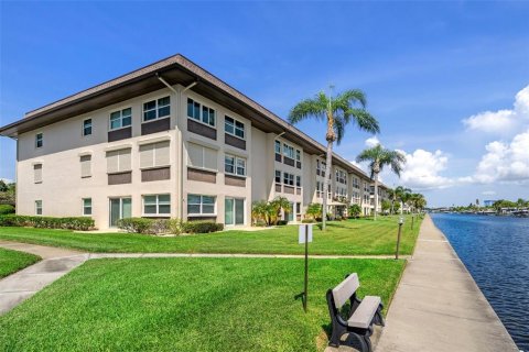 Condominio en venta en New Port Richey, Florida, 2 dormitorios, 128.95 m2 № 1303283 - foto 24