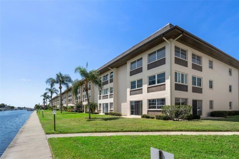 Condo in New Port Richey, Florida, 2 bedrooms  № 1303283 - photo 23