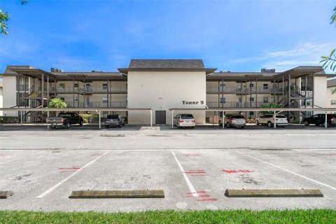 Condominio en venta en New Port Richey, Florida, 2 dormitorios, 128.95 m2 № 1303283 - foto 1