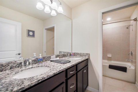 Casa en venta en Davenport, Florida, 7 dormitorios, 304.91 m2 № 1296899 - foto 14