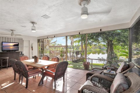 Villa ou maison à vendre à Coconut Creek, Floride: 3 chambres, 163.97 m2 № 832621 - photo 27