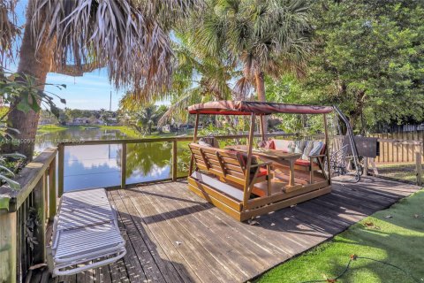 Villa ou maison à vendre à Coconut Creek, Floride: 3 chambres, 163.97 m2 № 832621 - photo 2