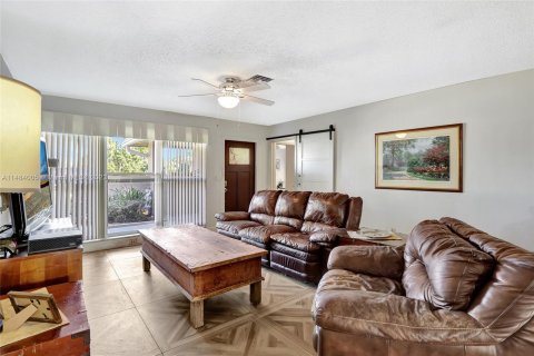 Villa ou maison à vendre à Coconut Creek, Floride: 3 chambres, 163.97 m2 № 832621 - photo 6