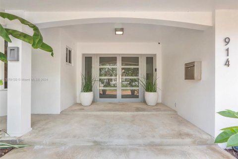 Casa en venta en Hollywood, Florida, 5 dormitorios, 353.21 m2 № 1408848 - foto 2