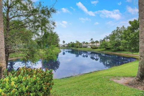 Townhouse in Palm Beach Gardens, Florida 3 bedrooms, 145.86 sq.m. № 1180220 - photo 15