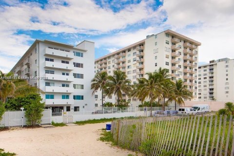 Studio in the Condo in Miami Beach, Florida  № 735788 - photo 17