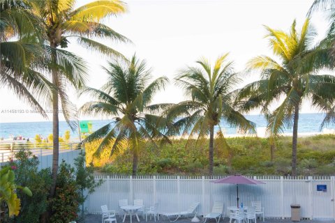 Studio in the Condo in Miami Beach, Florida  № 735788 - photo 11