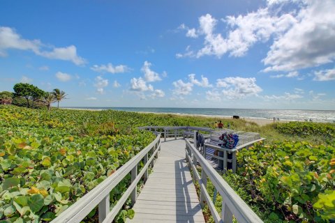 Copropriété à vendre à Boca Raton, Floride: 2 chambres, 94.76 m2 № 663138 - photo 1