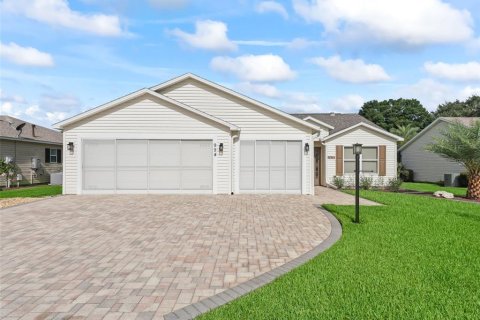 House in The Villages, Florida 3 bedrooms, 133.41 sq.m. № 1308921 - photo 1