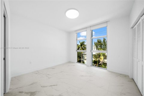 Купить коммерческую недвижимость в Майами-Бич, Флорида № 965717 - фото 30