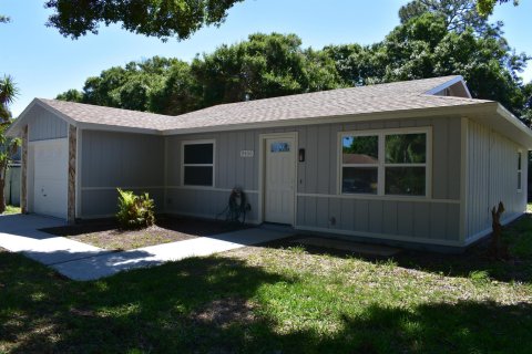 House in Vero Beach, Florida 2 bedrooms, 98.2 sq.m. № 1117836 - photo 5