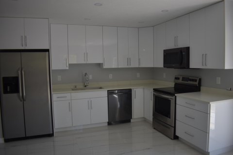 House in Vero Beach, Florida 2 bedrooms, 98.2 sq.m. № 1117836 - photo 11