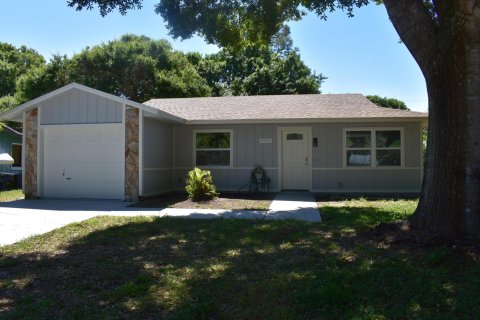 House in Vero Beach, Florida 2 bedrooms, 98.2 sq.m. № 1117836 - photo 27