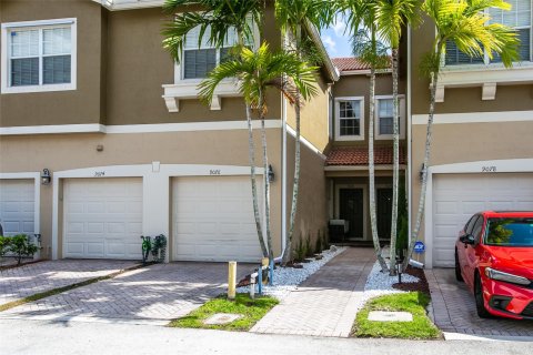 Condominio en venta en Tamarac, Florida, 3 dormitorios, 165.09 m2 № 1117930 - foto 3