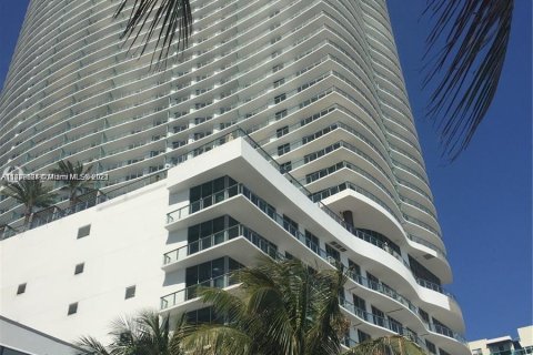 Copropriété à louer à Hollywood, Floride: 2 chambres, 104.61 m2 № 36515 - photo 1