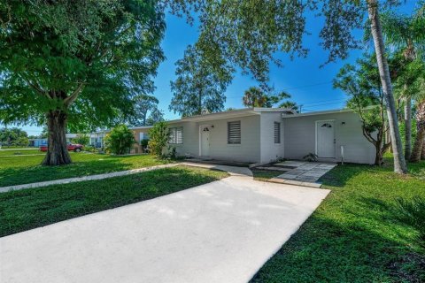 Villa ou maison à vendre à North Port, Floride: 3 chambres, 88.26 m2 № 1376446 - photo 2