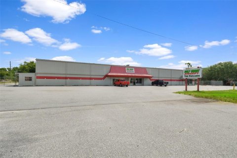 Immobilier commercial à louer à Inverness, Floride: 3029.36 m2 № 1386483 - photo 2