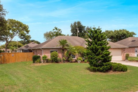 House in Deltona, Florida 3 bedrooms, 132.66 sq.m. № 1325016 - photo 4