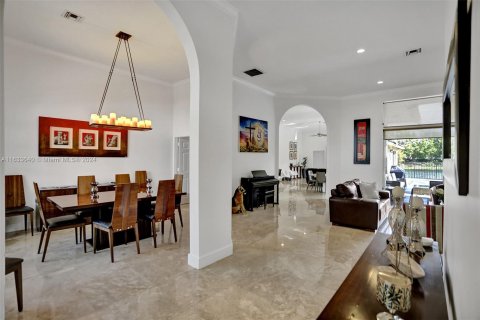 House in Weston, Florida 5 bedrooms, 350.61 sq.m. № 1294277 - photo 2