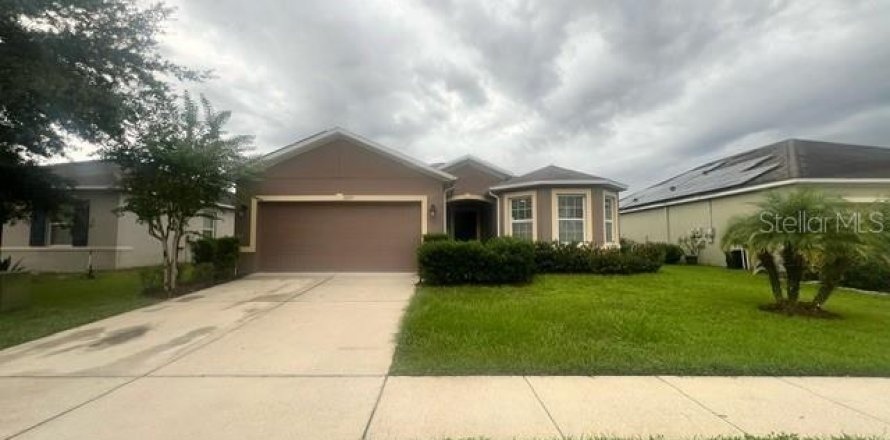 House in Davenport, Florida 3 bedrooms, 163.79 sq.m. № 1354761