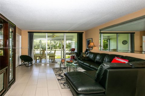 Condo in Pompano Beach, Florida, 2 bedrooms  № 1291258 - photo 8