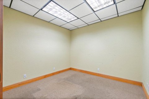 Commercial property in Coconut Creek, Florida № 956899 - photo 28