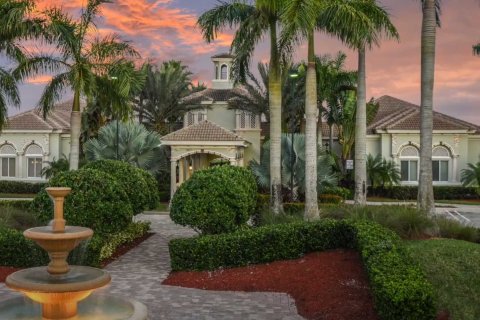 House in VIZCAYA FALLS in Port St. Lucie, Florida 4 bedrooms, 256 sq.m. № 36975 - photo 16