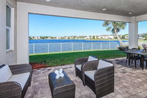 Villa ou maison à vendre à Port St. Lucie, Floride: 4 chambres, 256 m2 № 36975 - photo 4