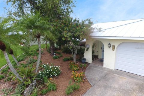 House in Port Charlotte, Florida 3 bedrooms, 156.54 sq.m. № 1412842 - photo 12