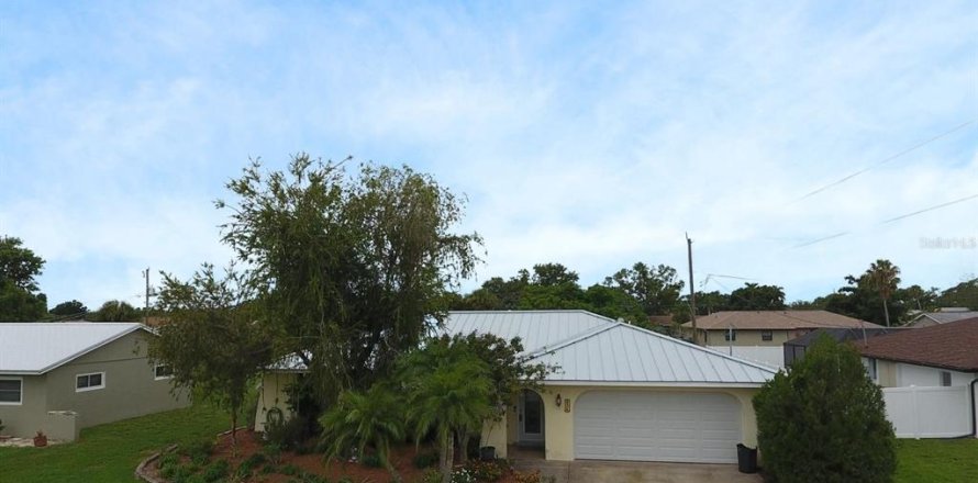 House in Port Charlotte, Florida 3 bedrooms, 156.54 sq.m. № 1412842