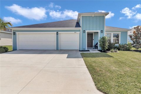 House in FREEDOM CROSSINGS PRESERVE

 in Ocala, Florida 4 bedrooms, 211.72 sq.m. № 1335008 - photo 1