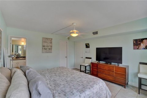 Condo in Fort Lauderdale, Florida, 2 bedrooms  № 171306 - photo 30
