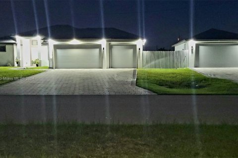 Villa ou maison à vendre à Cape Coral, Floride: 4 chambres, 196.02 m2 № 1329671 - photo 3