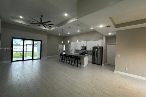 Villa ou maison à vendre à Cape Coral, Floride: 4 chambres, 196.02 m2 № 1329671 - photo 10