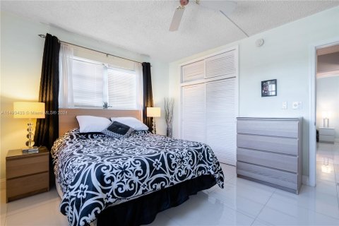 Купить кондоминиум в Норт-Майами-Бич, Флорида 2 спальни, 82.03м2, № 1150718 - фото 15