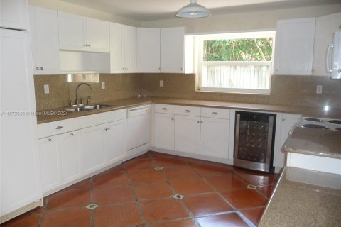 House in Key Biscayne, Florida 4 bedrooms, 221.85 sq.m. № 1135266 - photo 6