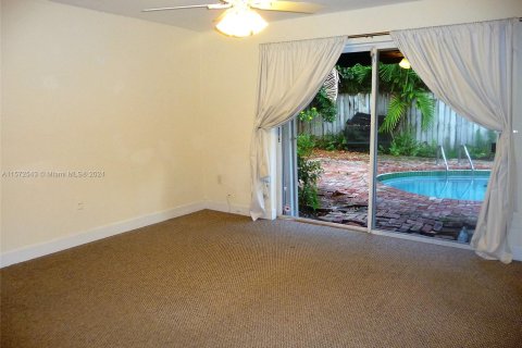 House in Key Biscayne, Florida 4 bedrooms, 221.85 sq.m. № 1135266 - photo 10