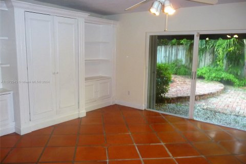 House in Key Biscayne, Florida 4 bedrooms, 221.85 sq.m. № 1135266 - photo 14