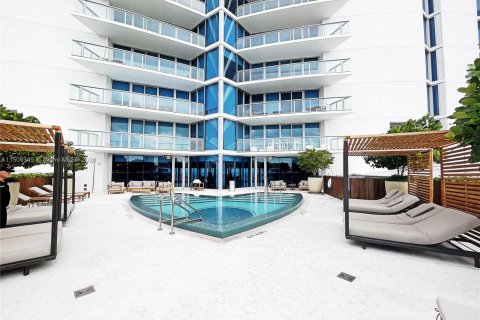 Condo in Sunny Isles Beach, Florida, 4 bedrooms  № 1333508 - photo 1