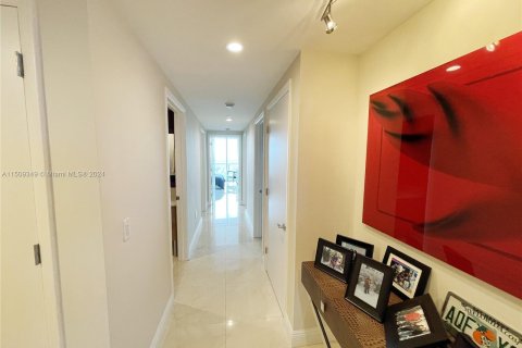 Condo in Sunny Isles Beach, Florida, 4 bedrooms  № 1333508 - photo 5