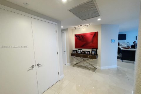 Condo in Sunny Isles Beach, Florida, 4 bedrooms  № 1333508 - photo 3