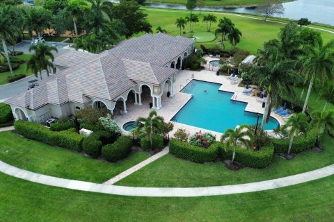 House in Wellington, Florida 5 bedrooms, 262.08 sq.m. № 1180639 - photo 14