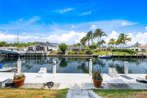 Villa ou maison à vendre à Pompano Beach, Floride: 4 chambres, 353.68 m2 № 1180589 - photo 23